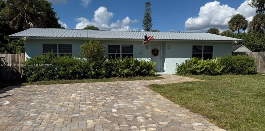 House in Okeechobee, Florida 3 bedrooms, 116.87 sq.m. № 1951524