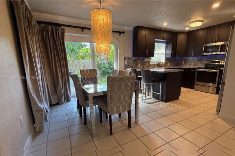 House in Okeechobee, Florida 3 bedrooms, 116.87 sq.m. № 1951524 - photo 4