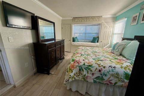 House in Okeechobee, Florida 3 bedrooms, 116.87 sq.m. № 1951524 - photo 11