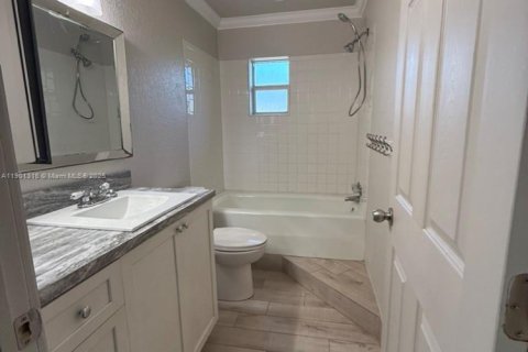 House in Okeechobee, Florida 3 bedrooms, 116.87 sq.m. № 1951524 - photo 7