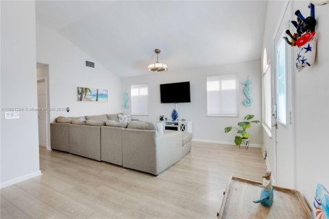 House in Jensen Beach, Florida 2 bedrooms, 83.89 sq.m. № 1466811 - photo 14