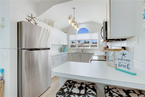House in Jensen Beach, Florida 2 bedrooms, 83.89 sq.m. № 1466811 - photo 9