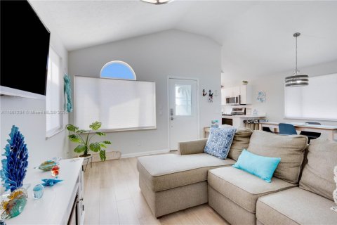 House in Jensen Beach, Florida 2 bedrooms, 83.89 sq.m. № 1466811 - photo 16