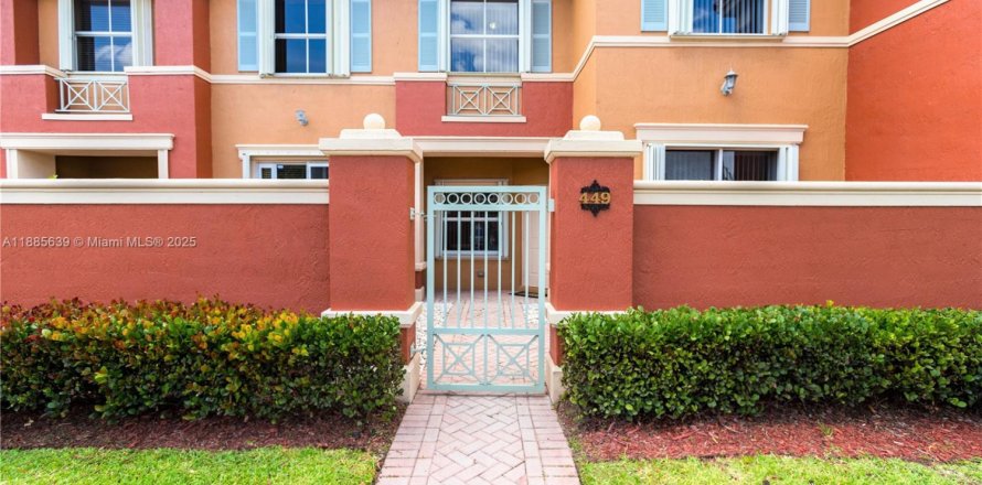 Adosado en Doral, Florida 3 dormitorios, 117.06 m2 № 2018386