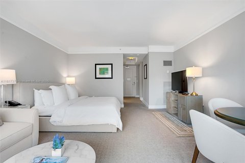 Condo in Miami, Florida  № 1772510 - photo 1