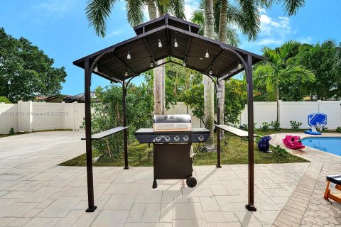 Villa ou maison à louer à Hollywood, Floride: 5 chambres, 232.26 m2 № 1979735 - photo 4