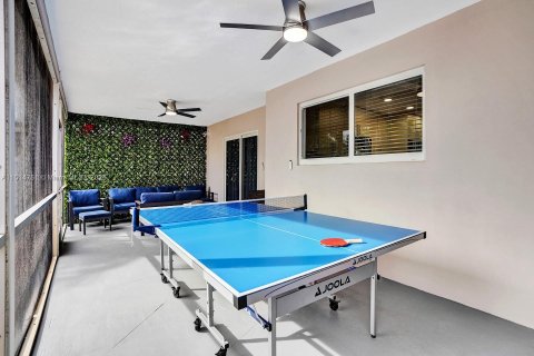 Villa ou maison à louer à Hollywood, Floride: 5 chambres, 232.26 m2 № 1979735 - photo 9