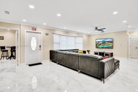 Villa ou maison à louer à Hollywood, Floride: 5 chambres, 232.26 m2 № 1979735 - photo 16