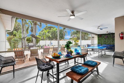 Villa ou maison à louer à Hollywood, Floride: 5 chambres, 232.26 m2 № 1979735 - photo 11