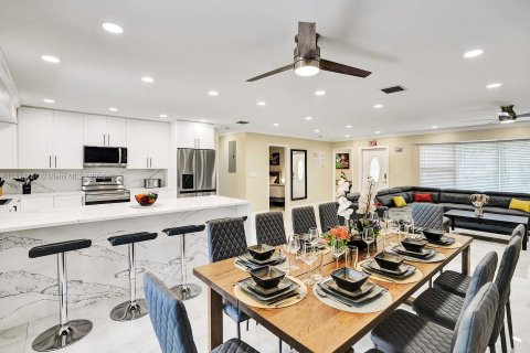 Villa ou maison à louer à Hollywood, Floride: 5 chambres, 232.26 m2 № 1979735 - photo 12