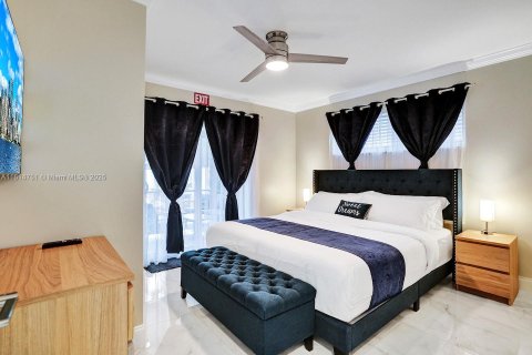 Villa ou maison à louer à Hollywood, Floride: 5 chambres, 232.26 m2 № 1979735 - photo 20