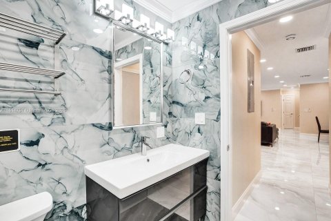 Villa ou maison à louer à Hollywood, Floride: 5 chambres, 232.26 m2 № 1979735 - photo 21