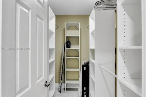 Villa ou maison à louer à Hollywood, Floride: 5 chambres, 232.26 m2 № 1979735 - photo 27