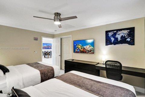 Villa ou maison à louer à Hollywood, Floride: 5 chambres, 232.26 m2 № 1979735 - photo 23