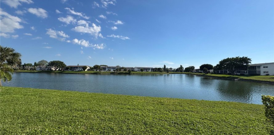 Condominio en West Palm Beach, Florida, 1 dormitorio  № 1937959