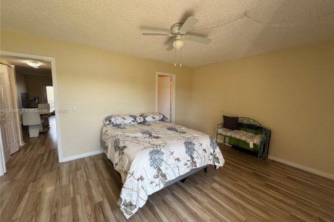 Condo in West Palm Beach, Florida, 1 bedroom  № 1937959 - photo 3