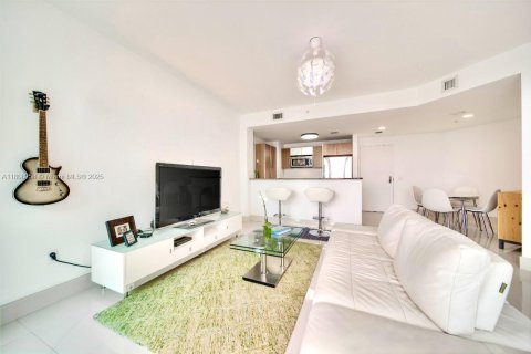 Condominio en alquiler en Miami, Florida, 1 dormitorio, 71.53 m2 № 1747985 - foto 3