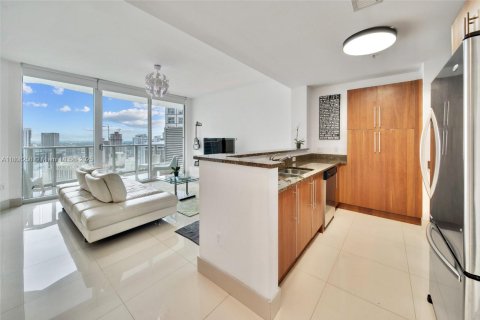 Condominio en alquiler en Miami, Florida, 1 dormitorio, 71.53 m2 № 1747985 - foto 1
