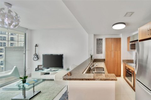 Condominio en alquiler en Miami, Florida, 1 dormitorio, 71.53 m2 № 1747985 - foto 6