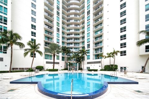 Condominio en alquiler en Miami, Florida, 1 dormitorio, 71.53 m2 № 1747985 - foto 28