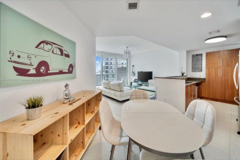 Condominio en alquiler en Miami, Florida, 1 dormitorio, 71.53 m2 № 1747985 - foto 5