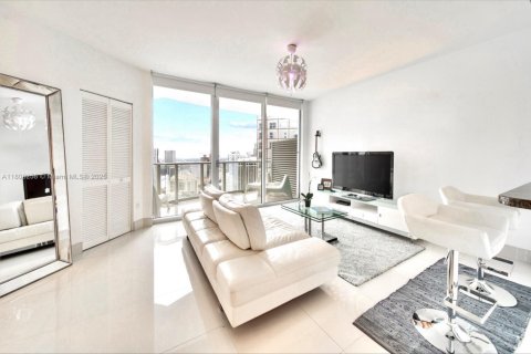 Condominio en alquiler en Miami, Florida, 1 dormitorio, 71.53 m2 № 1747985 - foto 2