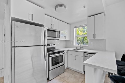 Condo in Miami Beach, Florida, 1 bedroom  № 2082671