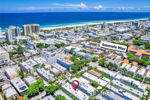 Condo in Miami Beach, Florida, 1 bedroom  № 2082671 - photo 3