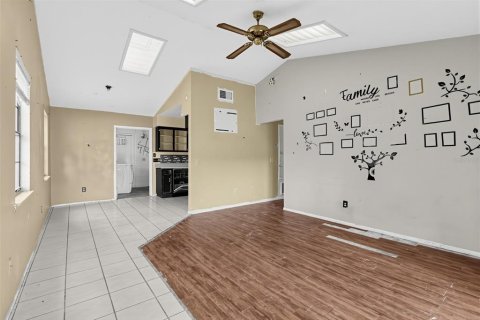 Condo in Orlando, Florida, 2 bedrooms  № 2368748 - photo 11
