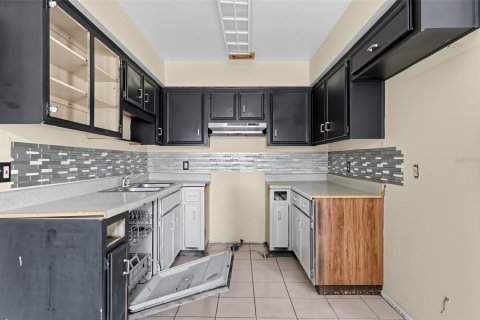 Condo in Orlando, Florida, 2 bedrooms  № 2368748 - photo 17