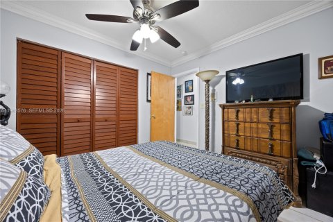 Casa en venta en Cutler Bay, Florida, 6 dormitorios, 204.2 m2 № 2001001 - foto 26