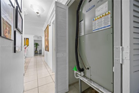 Casa en venta en Cutler Bay, Florida, 6 dormitorios, 204.2 m2 № 2001001 - foto 27