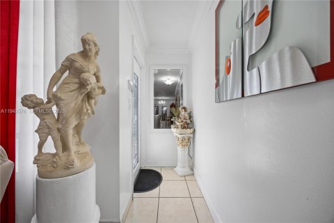 Casa en venta en Cutler Bay, Florida, 6 dormitorios, 204.2 m2 № 2001001 - foto 6