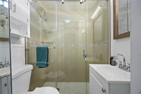 Casa en venta en Cutler Bay, Florida, 6 dormitorios, 204.2 m2 № 2001001 - foto 23