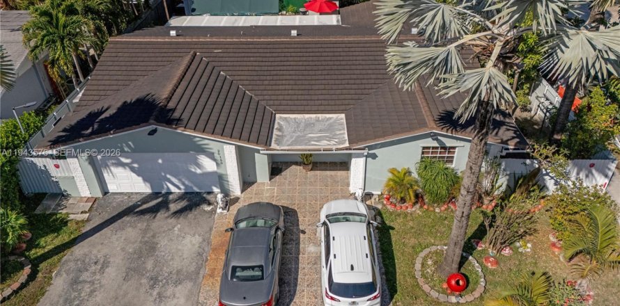 Casa en Cutler Bay, Florida 6 dormitorios, 204.2 m2 № 2001001