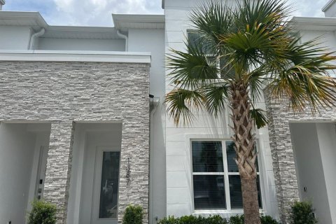 Townhouse in Clermont, Florida 3 bedrooms, 172.33 sq.m. № 2214151 - photo 2