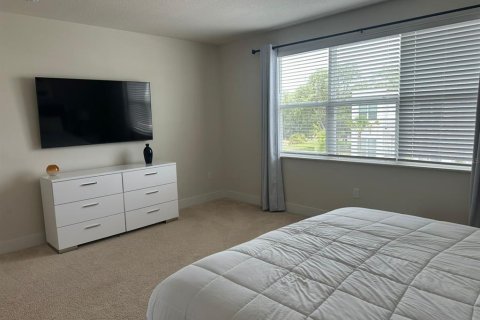 Townhouse in Clermont, Florida 3 bedrooms, 172.33 sq.m. № 2214151 - photo 17