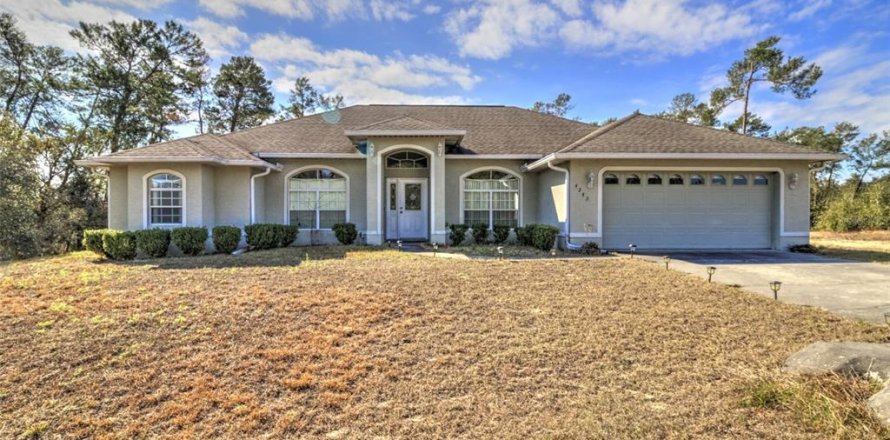 Casa en Ocala, Florida 3 dormitorios, 194.63 m2 № 2095227
