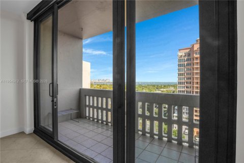 Condominio en alquiler en Coral Gables, Florida, 1 dormitorio № 2008333 - foto 9