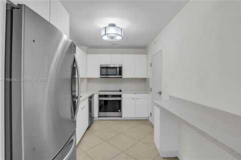 Condominio en alquiler en Coral Gables, Florida, 1 dormitorio № 2008333 - foto 7