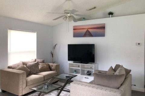 Townhouse in St. Lucie, Florida 2 bedrooms, 93.37 sq.m. № 2083461 - photo 3