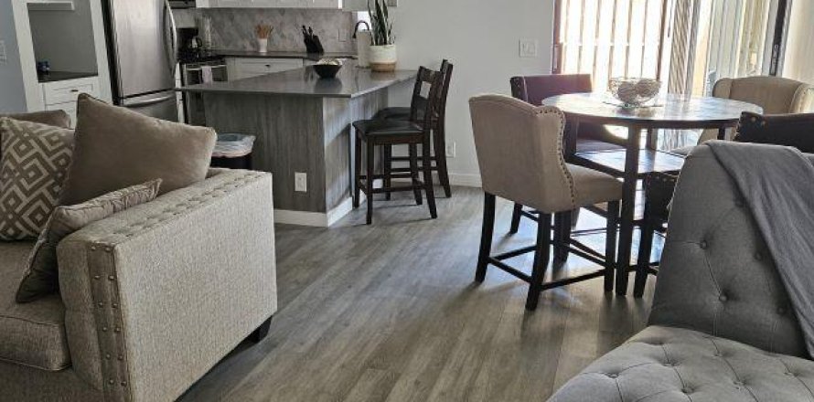 Townhouse in St. Lucie, Florida 2 bedrooms, 93.37 sq.m. № 2083461
