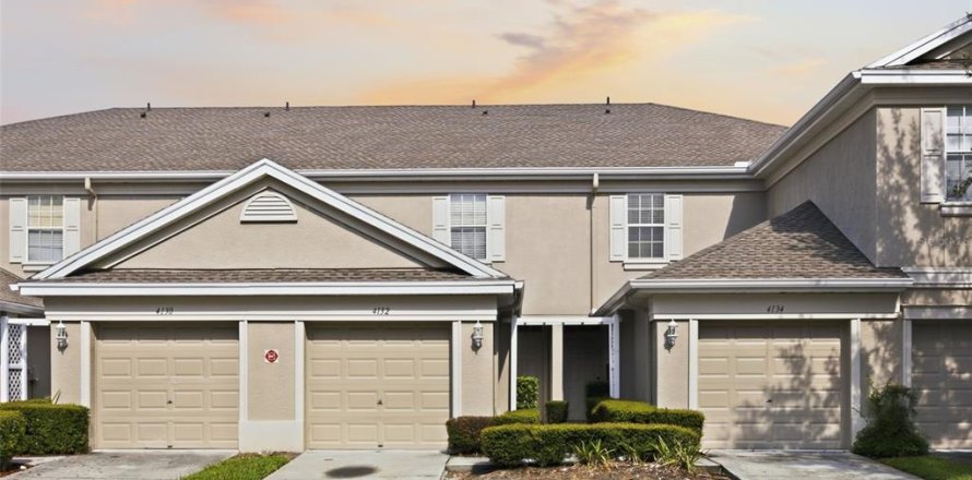 Adosado en Tampa, Florida 2 dormitorios, 115.2 m2 № 2284156