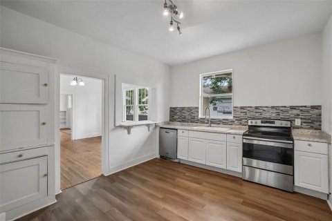 House in Lakeland, Florida 4 bedrooms, 134.15 sq.m. № 2221110 - photo 16