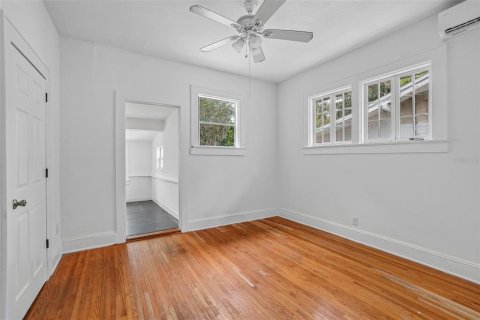 House in Lakeland, Florida 4 bedrooms, 134.15 sq.m. № 2221110 - photo 23