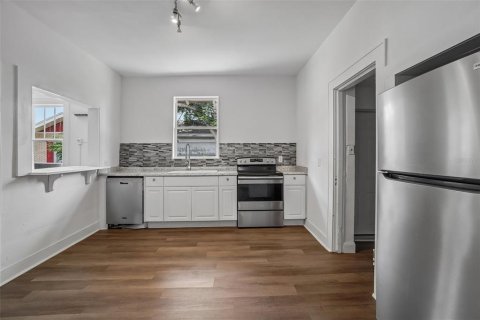 House in Lakeland, Florida 4 bedrooms, 134.15 sq.m. № 2221110 - photo 15