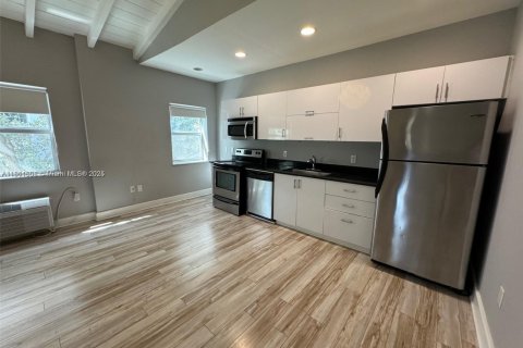 Condominio en venta en Miami Beach, Florida, 1 dormitorio, 52.95 m2 № 1937882 - foto 2