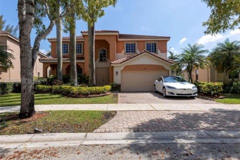 Снять в аренду виллу или дом в Уэстон, Флорида 5 спален, 287.25м2, № 1982408 - фото 1