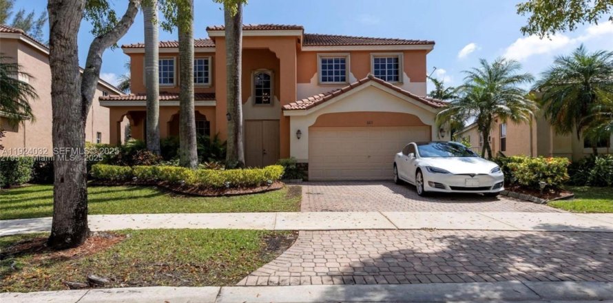 Дом в Уэстон, Флорида 5 спален, 287.25м2 № 1982408