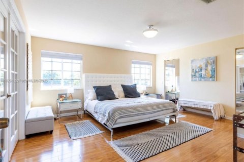 Снять в аренду виллу или дом в Уэстон, Флорида 5 спален, 287.25м2, № 1982408 - фото 7